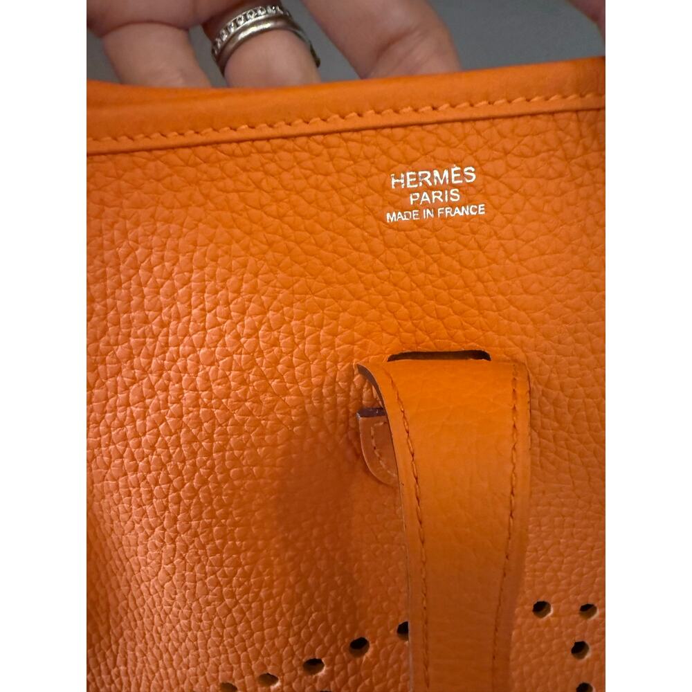 HERMES Orange Evelyne III 29 PM Crossbody Bag Purse Perforated H PHW Excellent - Picture 6 of 14